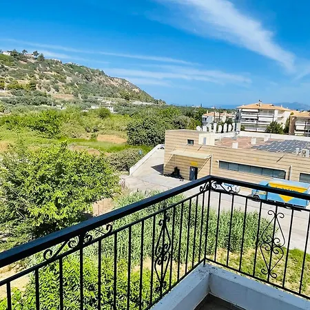 Sea La Vie Apartment